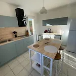 Proche De La Villa