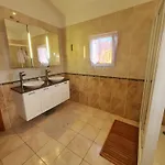 Proche De La Villa