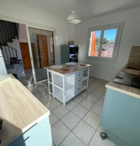 Proche De La Villa